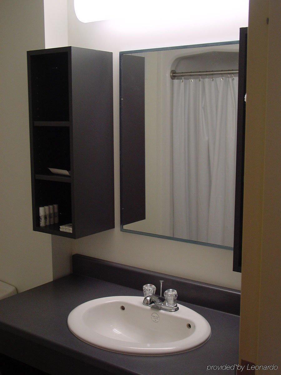 Residence & Conference Centre - 브로크빌 외부 사진